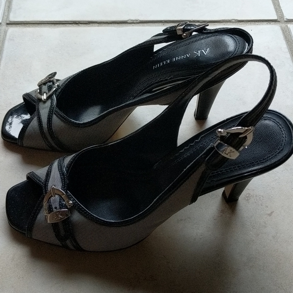 Anne Klein 3.75" black & white/gray heels 7.5